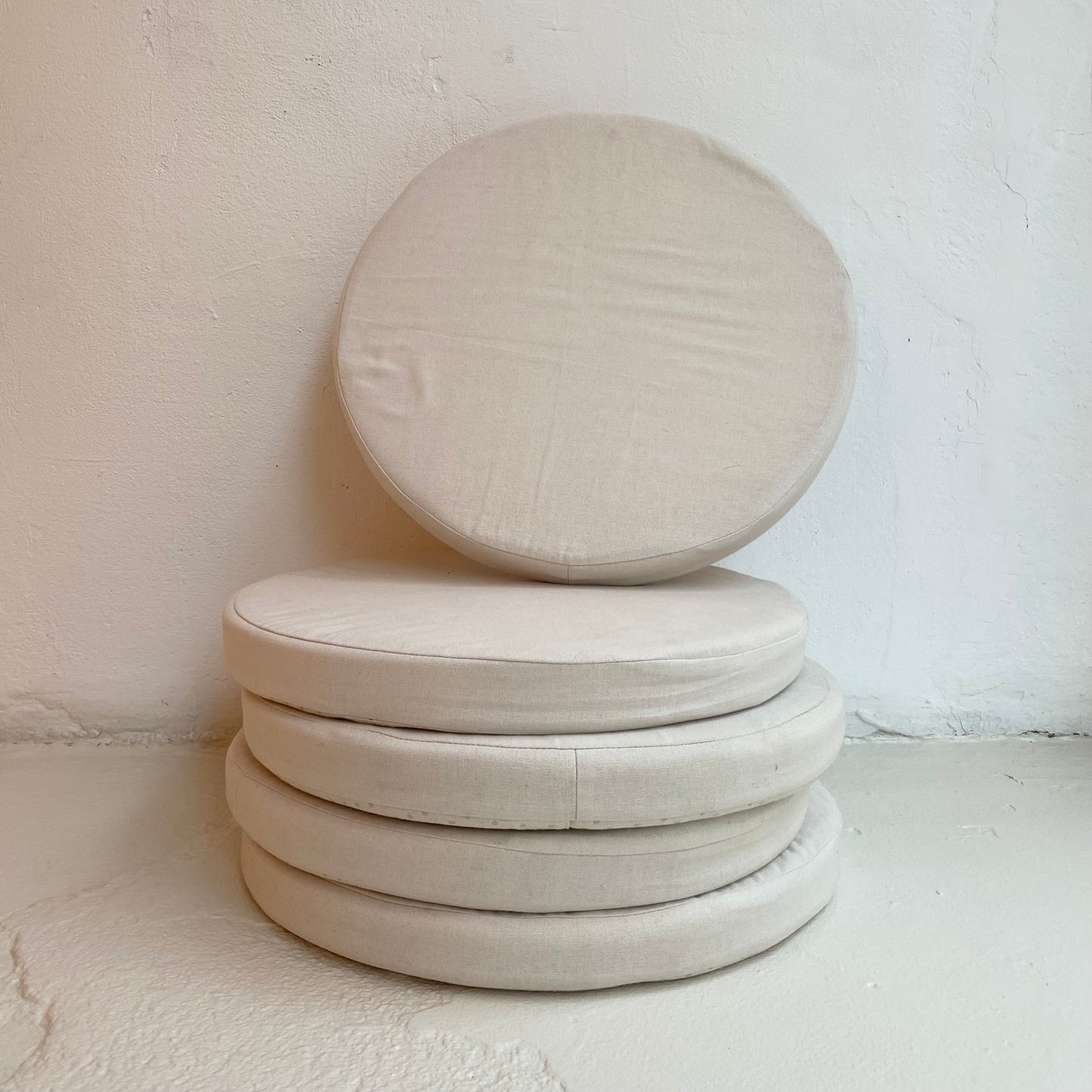 Round Cushions
